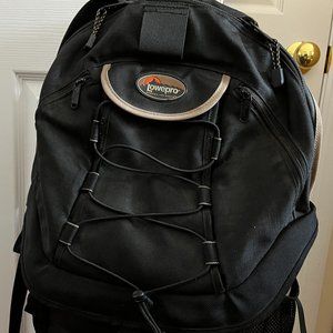 LOWEPRO STREET AND FIELD CAMERA BAG